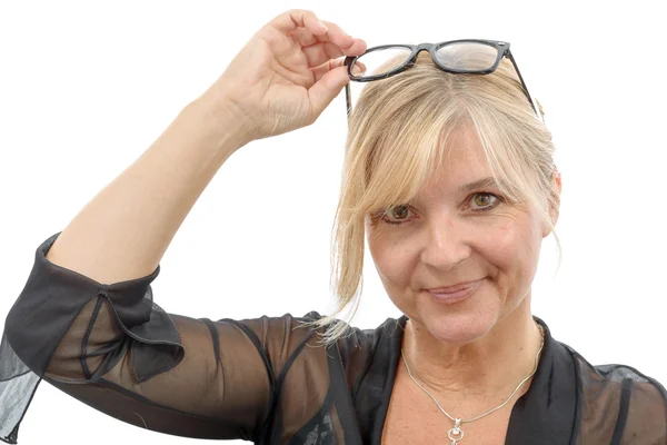 Portret van lachende volwassen vrouw met brillen — Stockfoto