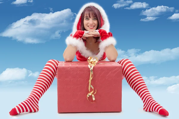 Bella ragazza sexy indossa vestiti Babbo Natale — Foto Stock