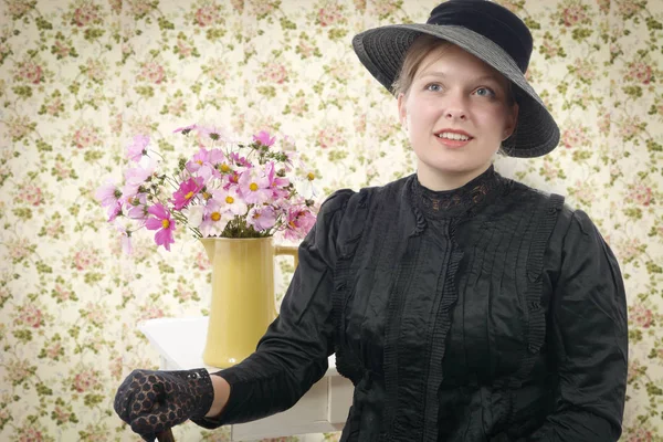 Young woman in  vintage costume 1900s — Stock Photo, Image