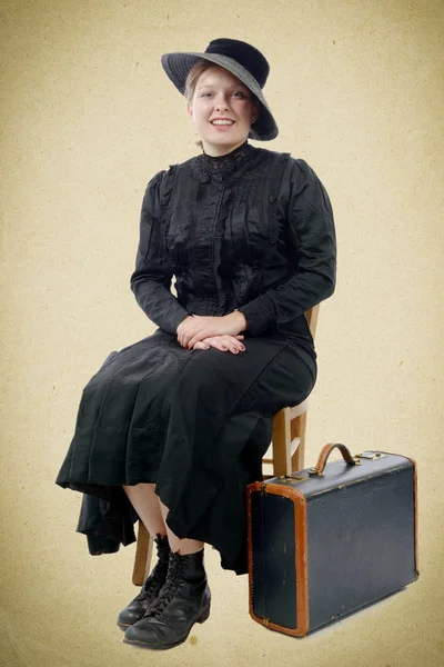 Giovane donna in costume vintage del 1900 — Foto Stock