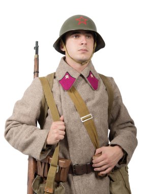 Kış beyaz adam üniforma ile genç Sovyet askeri