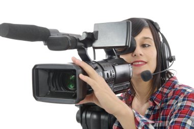 WHI üzerinde profesyonel bir video kamera ile genç ve güzel esmer kız