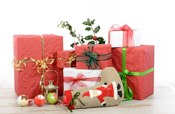 Rode en witte Kerstmis geschenkdozen — Stockfoto