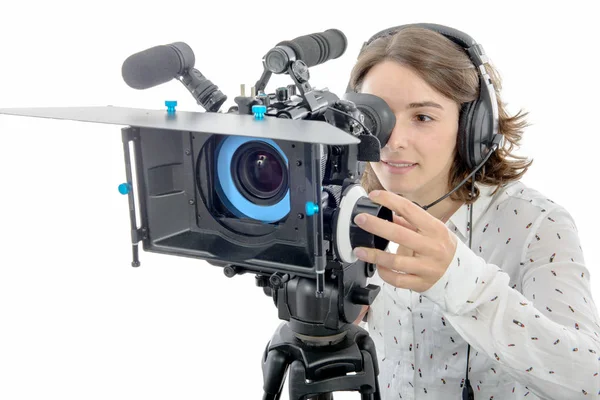 Belle jeune femme avec caméra vidéo reflex numérique — Photo