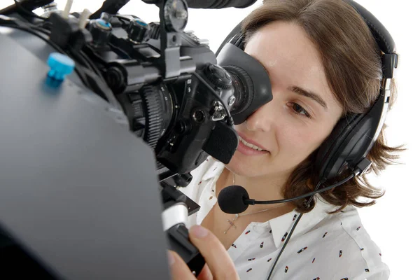 Bela jovem mulher com câmera de vídeo DSLR — Fotografia de Stock