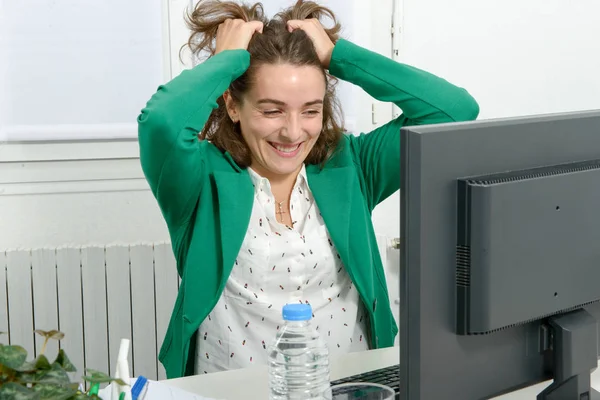 Young business woman angry — Stock Photo, Image