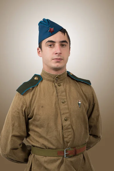 Porträtt av en ung sovjetisk soldat, ww2 — Stockfoto