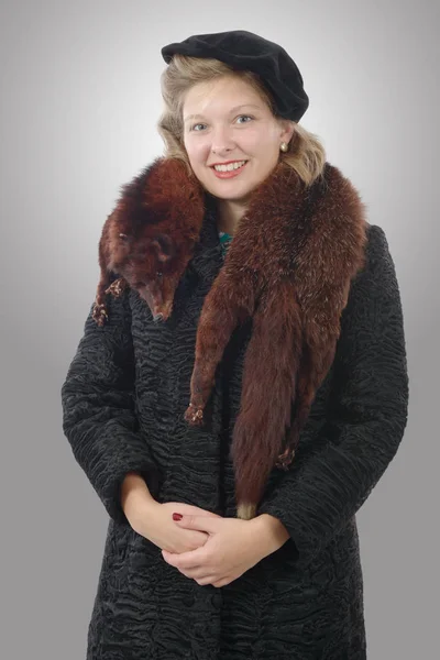 Mooie vrouw met kleren 1940 — Stockfoto