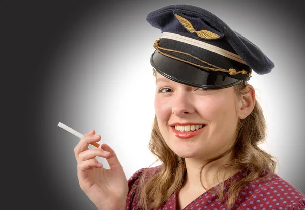 Jonge blonde vrouw met een Beret — Stockfoto