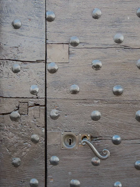 Eski bir evin kapı detay
