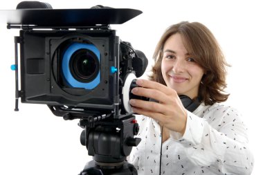 Dslr video fotoğraf makinesi ile güzel genç kadın