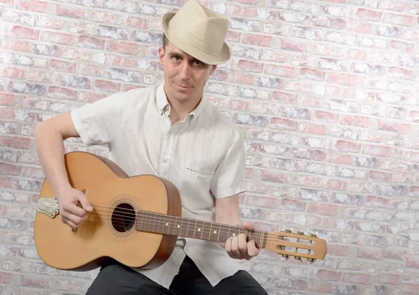 Man with an acoustic guitar in his hands — Stock Photo, Image