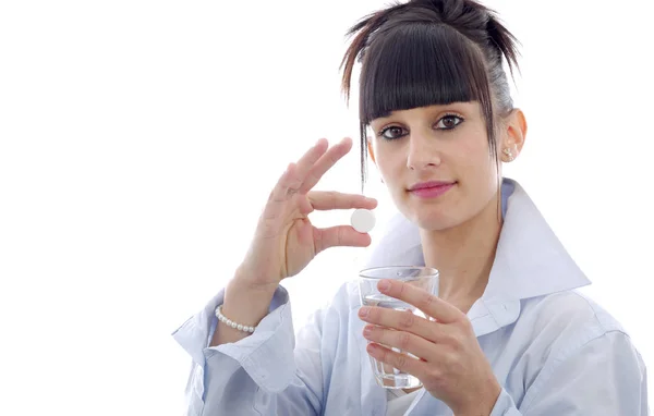 Joven mujer tomando una píldora, en blanco —  Fotos de Stock