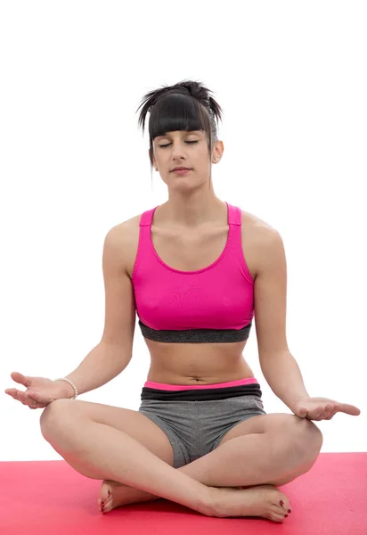 Sportig kvinna i rosa sportkläder praktisera yoga lotus pose — Stockfoto