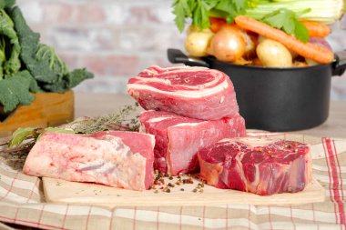 Sığır eti ve sebze pot-au-feu hazırlanması için