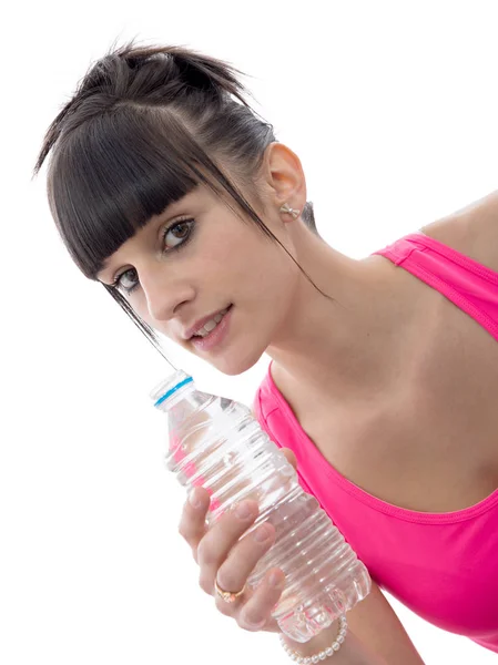 Fiatal, szép, sportos lány inni a vizet, a fehér — Stock Fotó