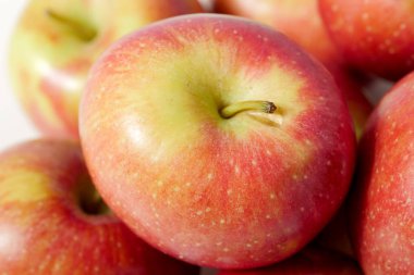 Olgun Kırmızı Elmalar