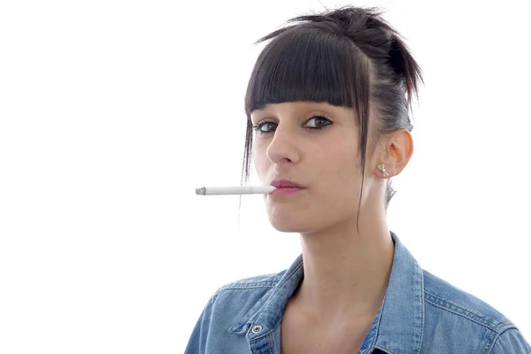 Young woman smoking cigarette — Stock Photo, Image