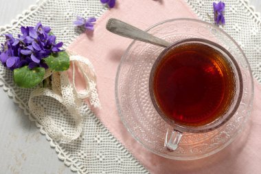 Menekşe ile çay