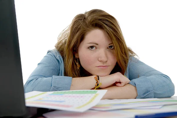 Vrouwelijke student moe in de klas — Stockfoto