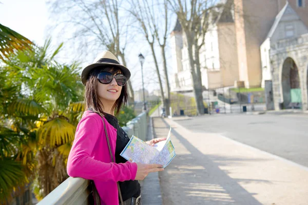 Beautiful brunette girl visits a french city, Pau — Stock Photo, Image