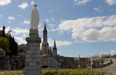 Lourdes, Fransa Katedrali