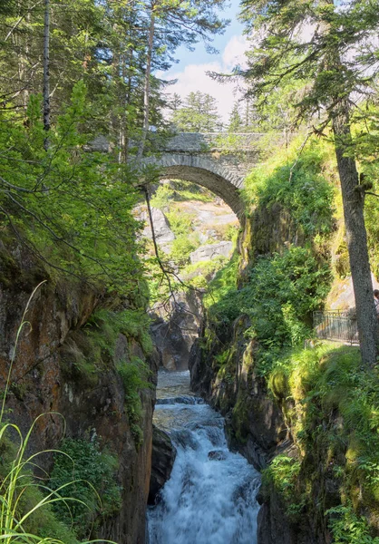 Sob a ponte de Espanha em Cauterets — Fotografia de Stock