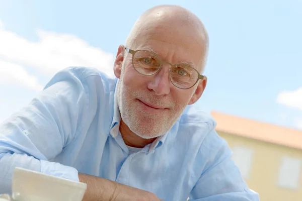 Portrait a senior man with glasses — Stock Photo, Image