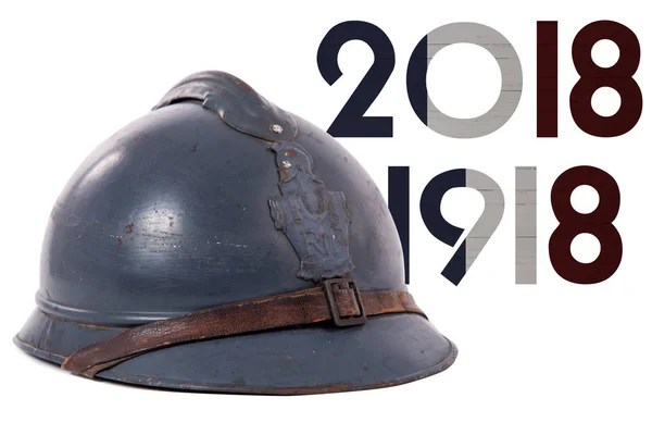 Französischer Militärhelm aus dem Ersten Weltkrieg isoliert auf weißem Grund — Stockfoto