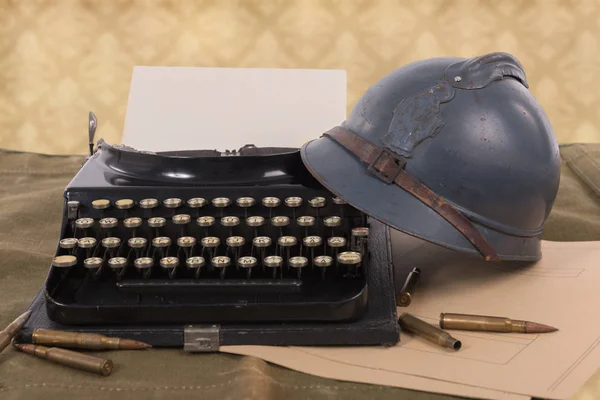 French military helmet of the First World War with old typewrite — Stock Photo, Image