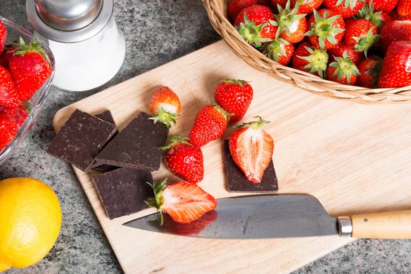 Aardbeien met een pure reep — Stockfoto