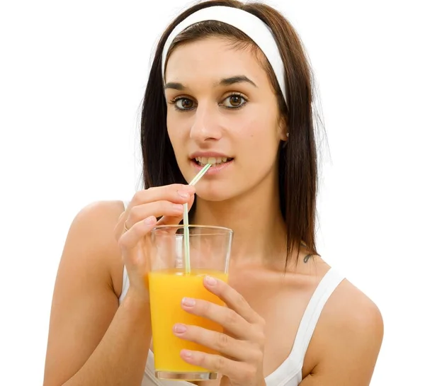 Vacker ung kvinna i vita underkläder med apelsinjuice, på w — Stockfoto