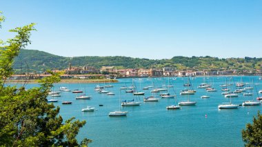 Bay Hendaye, Pyrenees görünümünü 