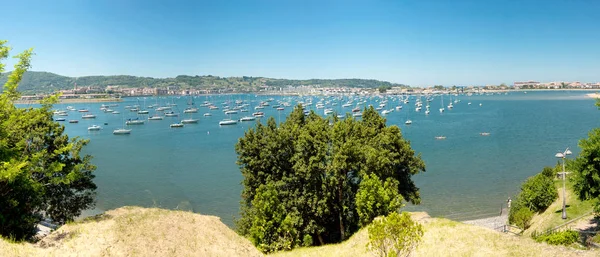 Utsikt över det bay av Hendaye, Pyrenéerna — Stockfoto