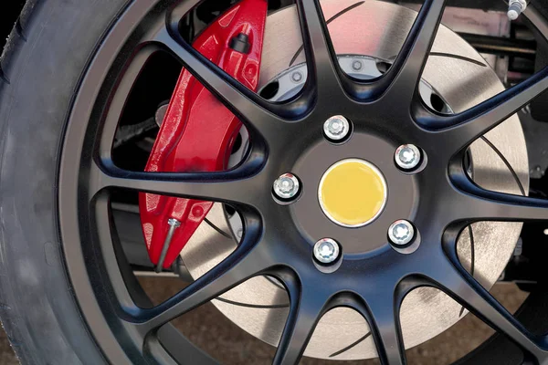 Close-up of a sports car wheel — Stock Photo, Image