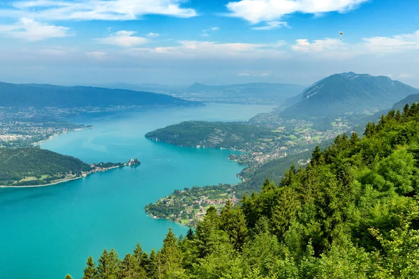 Vista del lago Annecy en los Alpes franceses —  Fotos de Stock