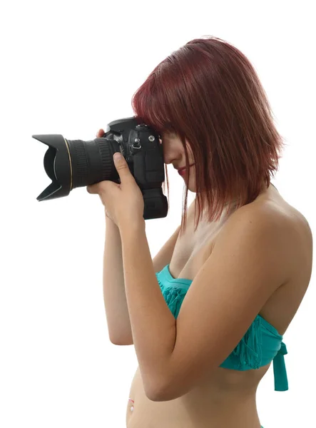 デジタル写真のカメラを保持している水着で美しい女性 — ストック写真