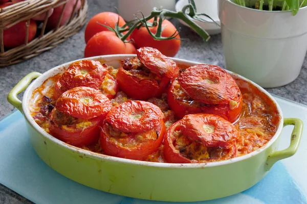 Baked tomatoes stuffed with ground beef — Stock Photo, Image