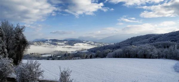 山风景用冬天的雪 — 图库照片