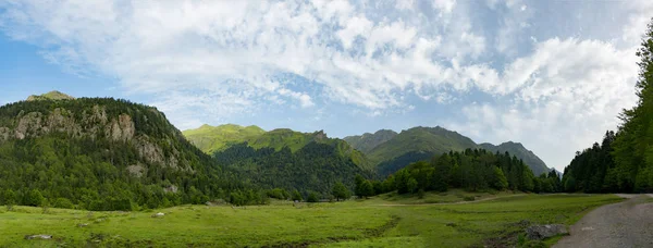 Fransızca Pyrenees dağ manzarası — Stok fotoğraf