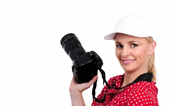 Jolie femme blonde photographe avec son appareil photo, sur blanc — Photo