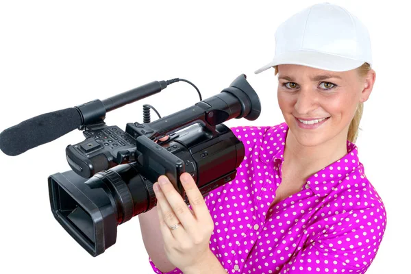 Mladá blondýnka s profesionální video videokamery, na bílém pozadí — Stock fotografie