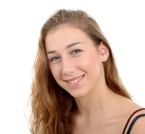 Nuoren naisen muotokuva kauniilla hymyllä — kuvapankkivalokuva