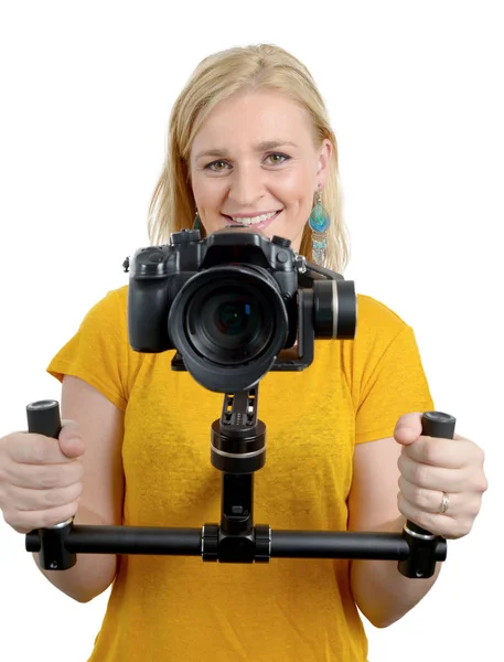 白地の着実なカムを使用して女性のビデオ撮影 — ストック写真
