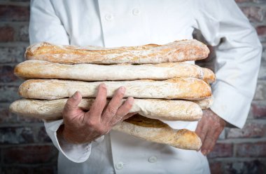 baker geleneksel ekmek holding Fransız baget