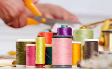 renkli ipler, terzi alt makaraları