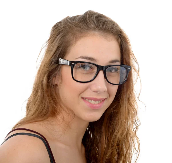 Uśmiechnięta młoda kobieta w czarnych okularach — Zdjęcie stockowe