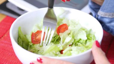 taze organik vejetaryen salata, tatlı yemek kadın
