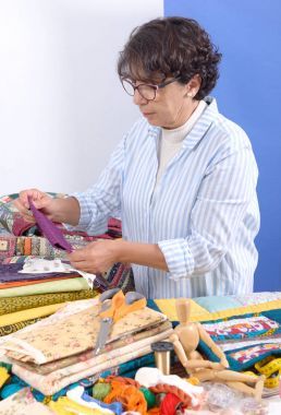 patchwork dikiş olgun esmer kadın