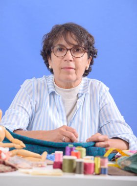 patchwork dikiş olgun esmer kadın